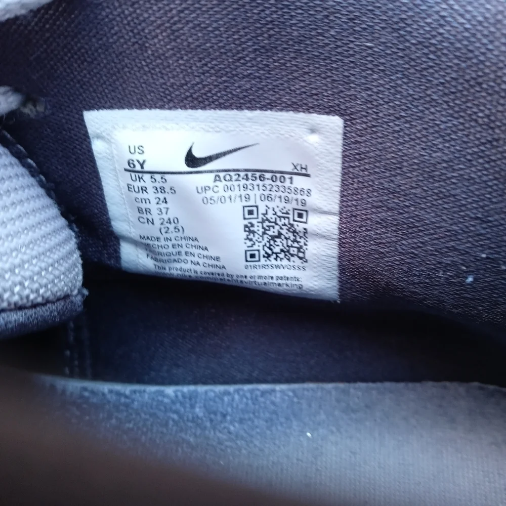 NIKE Kyrie 5 Graffiti Atmosphere Wo's Sz 8 Youth sz 6 .Grey AQ2456 001.. Sock pr